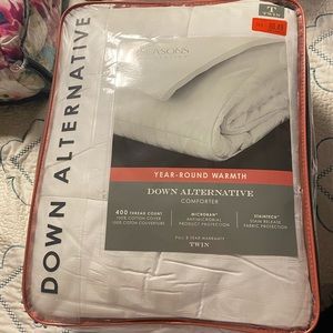 Twin size Down Alrernative Comforter